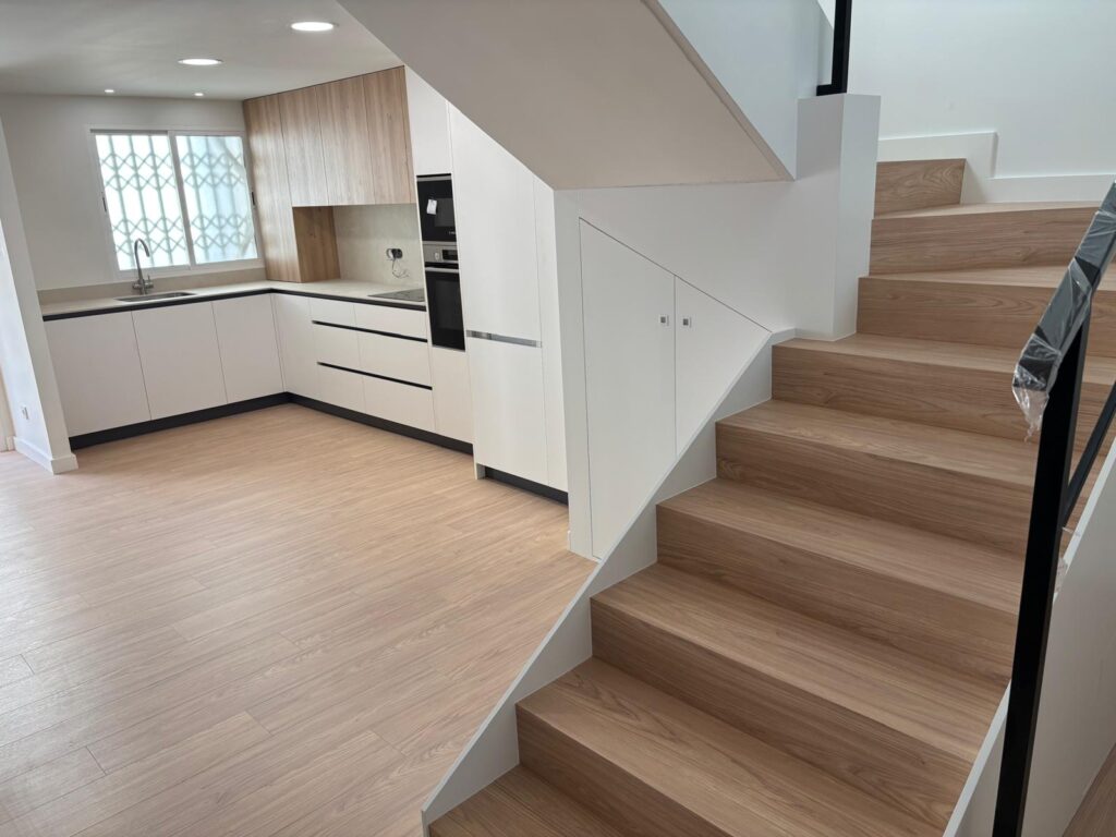 Revestimiento de escaleras en Denia